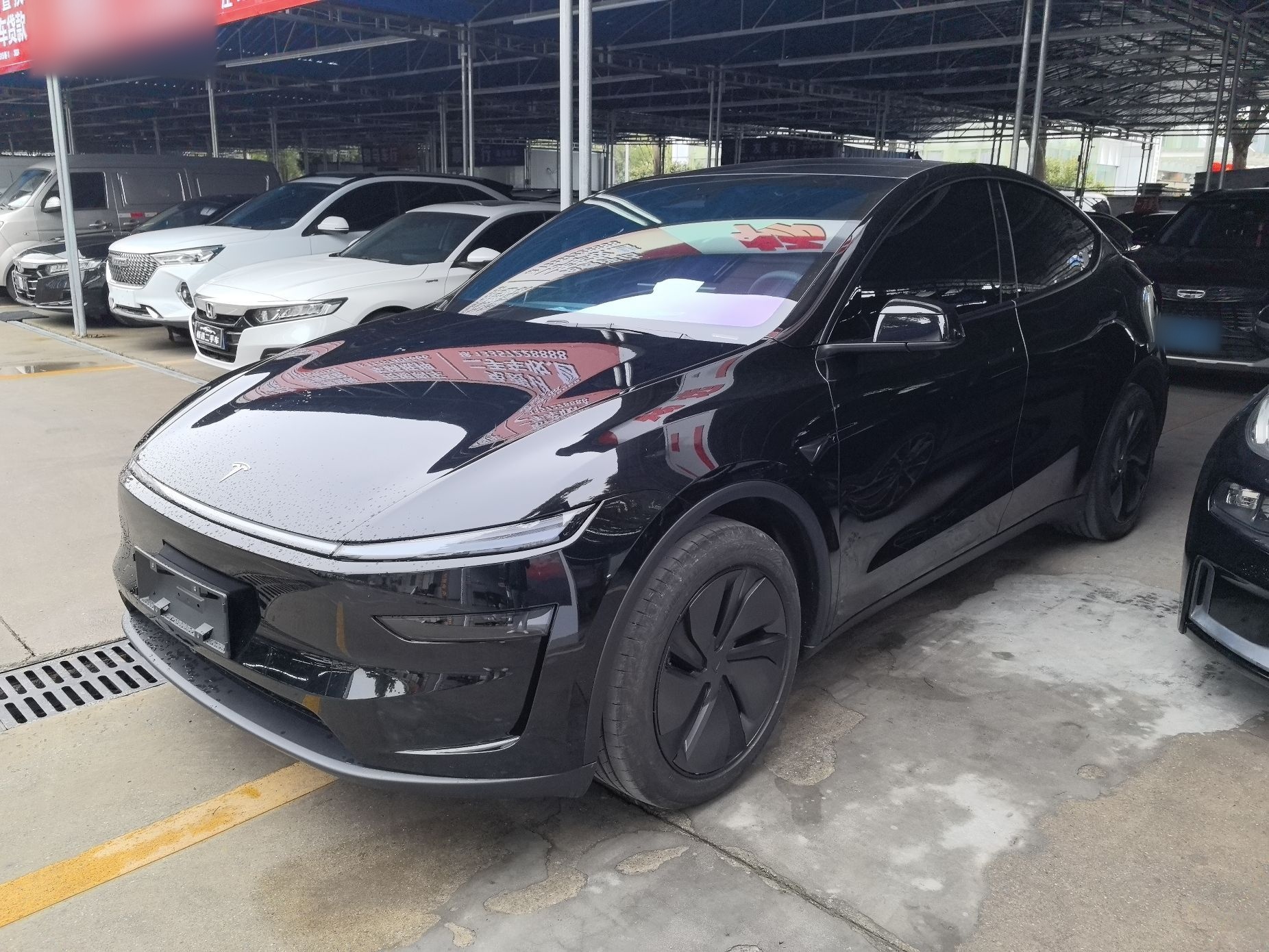 Под передней частью автомобиля