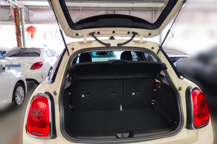 Used MINI 2016 1.5T COOPER Five-Door Edition Trunk