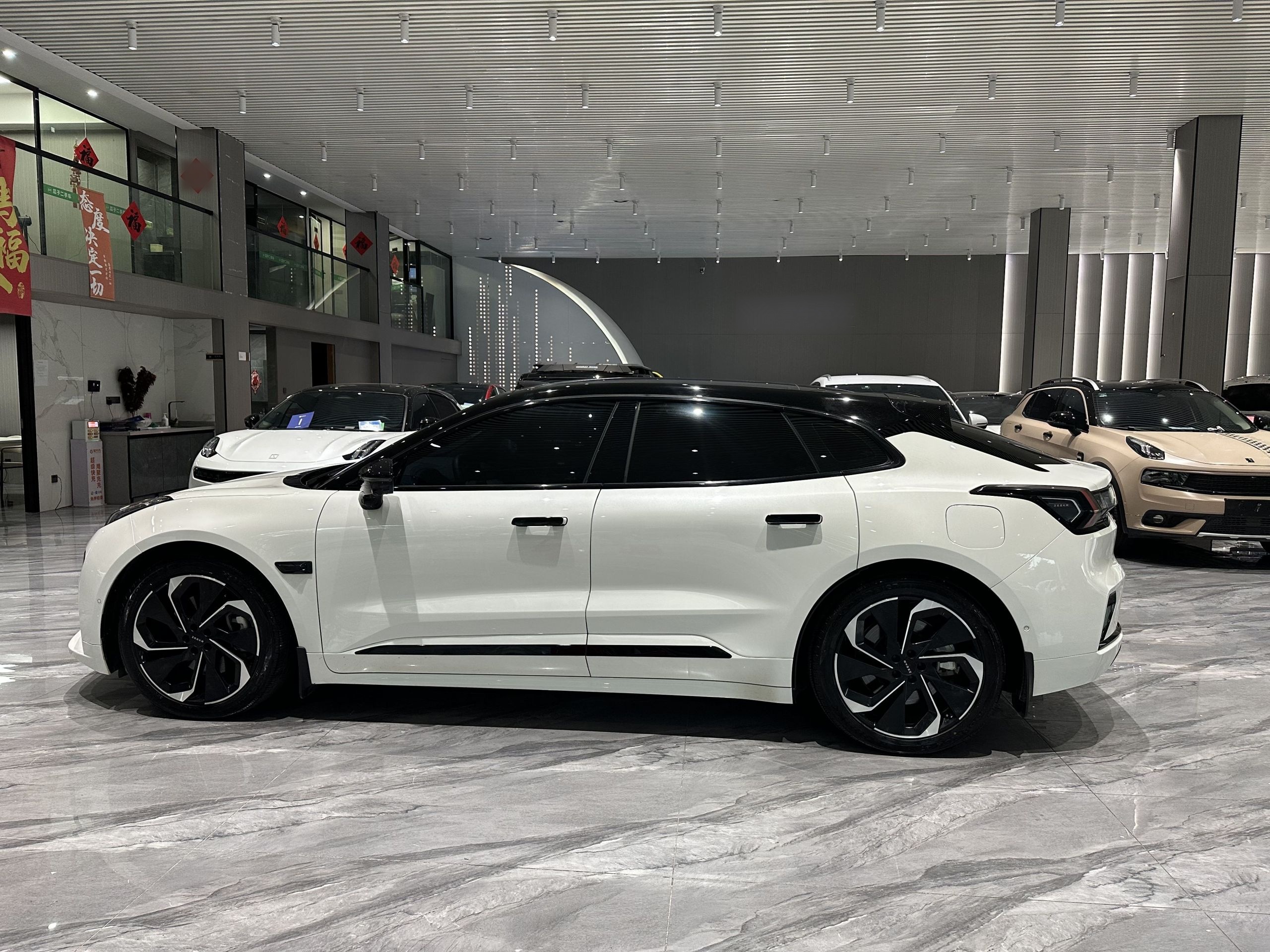 Zeekr 001 2025 WE Edition 95 kWh Rear-Drive — снимка 19