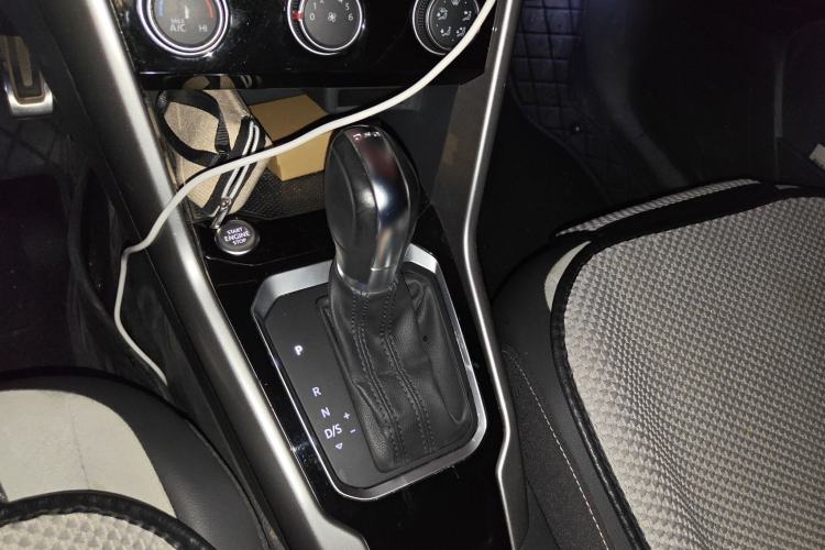 Used Volkswagen T-ROC 2019 280TSI DSG Two-Wheel Drive R-Line Pro
