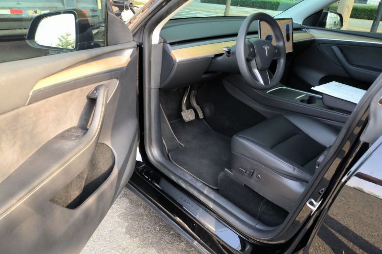 Used Tesla Model Y 2022 Rear-Wheel-Drive Version
