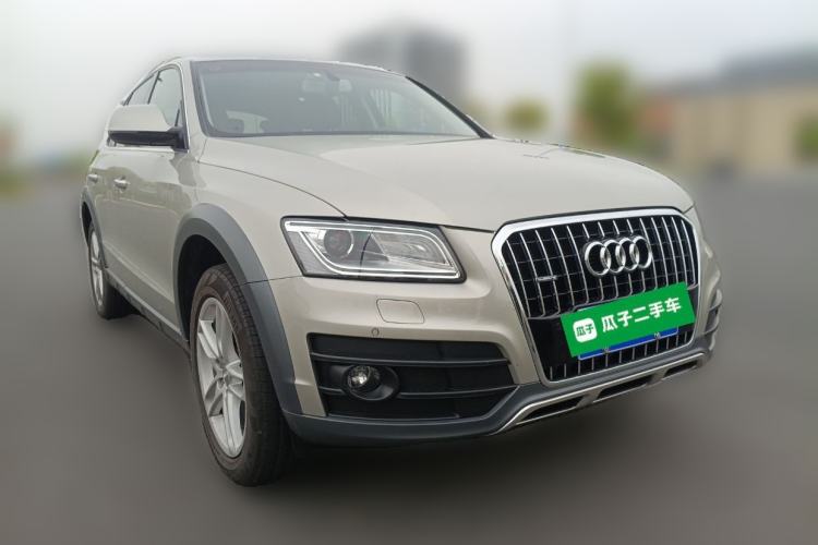 Used Audi Q5 2018 Collector's Edition 40 TFSI Technology Model Front Right 45 Deg