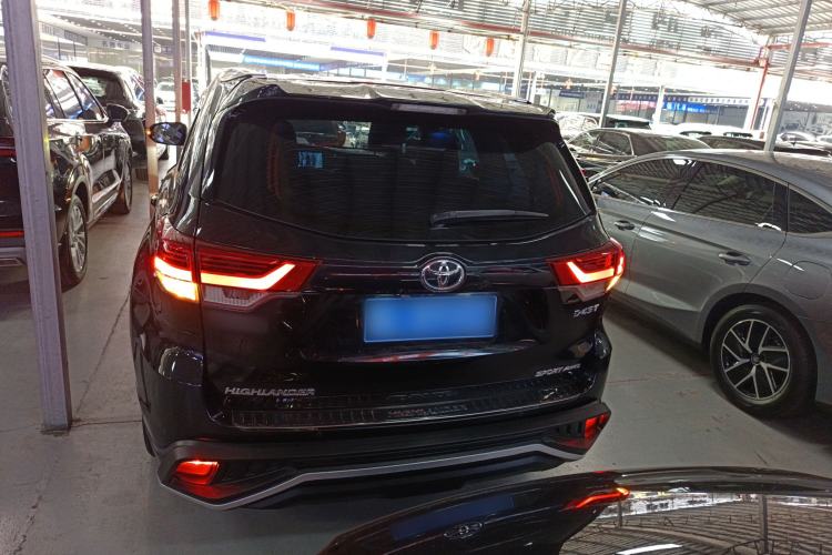 Used Toyota Highlander 2018 2.0T Four-Wheel Drive Luxury Version 7 Seats China VI Standard Rear