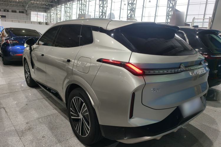 Used Lynk & Co 08 EM-P 2025 120km Long-Range Pro Rear Left 45 Deg