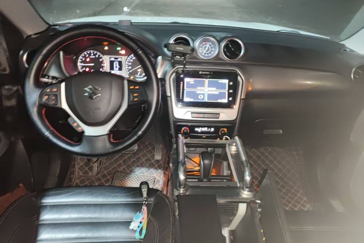 Used Suzuki Vitara 2016 1.4T Automatic Two-Wheel Drive Luxury Version Center Console