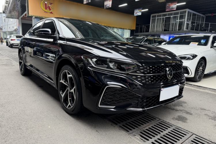 Used Volkswagen Passat 2025 Outstanding Model 330TSI Starry Elite Edition
