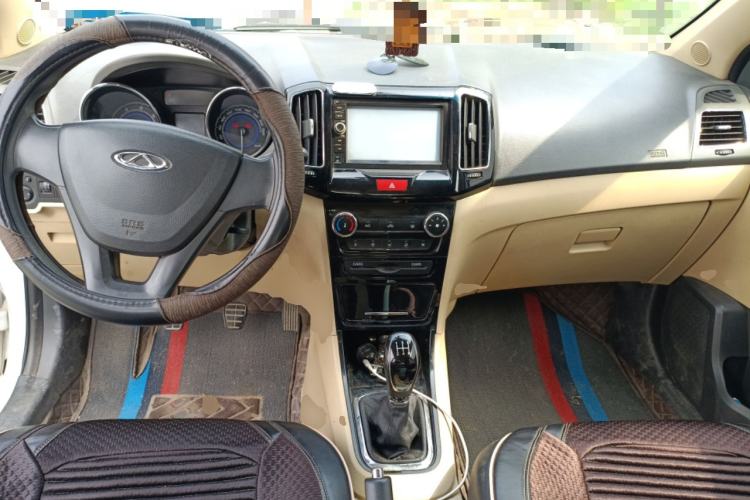 Used Chery E3 2015 1.5L Manual Fashion Model Center Console