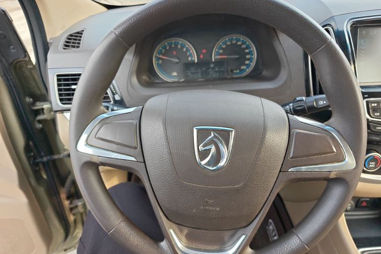 Used Baojun 730 2014 1.5L manual standard trim 7 seats