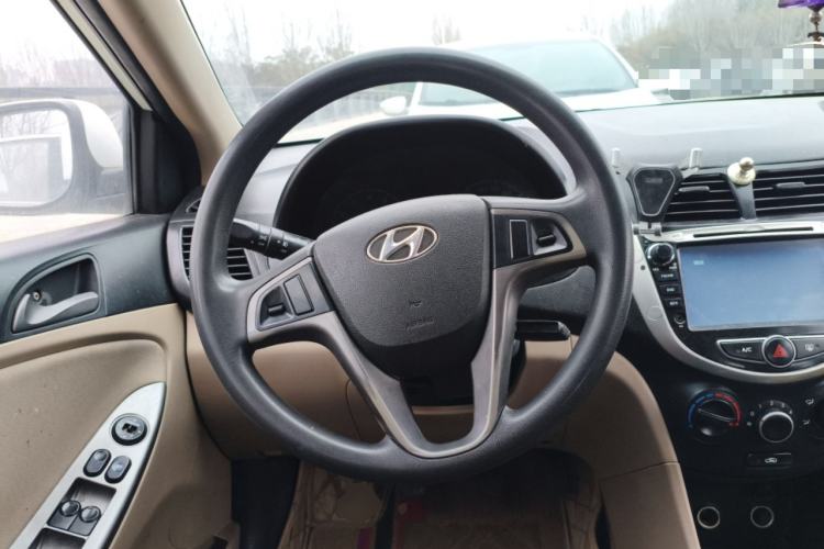Used Hyundai Verna (older generation) 2014 1.4L Manual Smart GLS Trim
