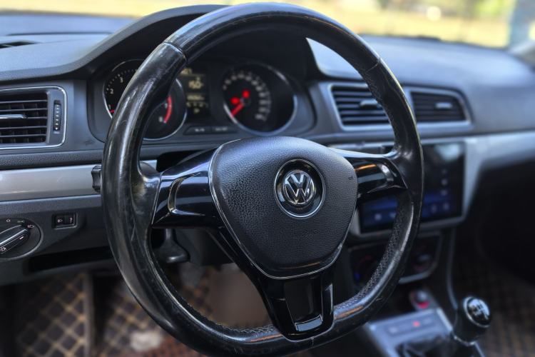 Used Volkswagen Lavida 2015 1.6L Manual Comfort Edition
