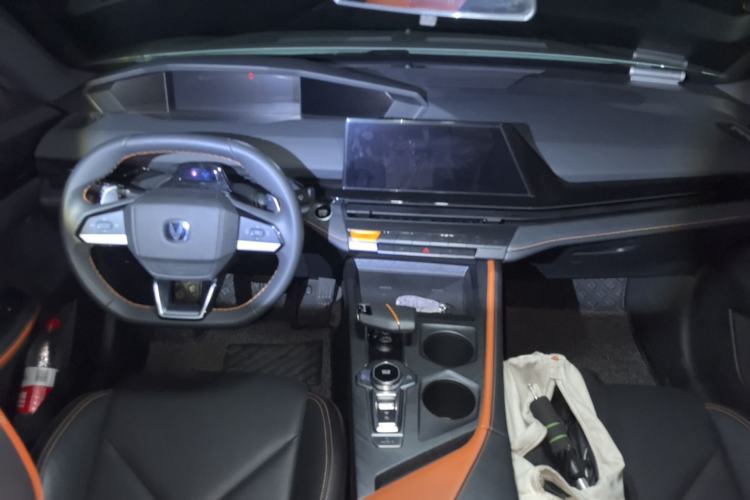 Used CHANGAN UNI-V 2022 1.5T Prestige Version Center Console