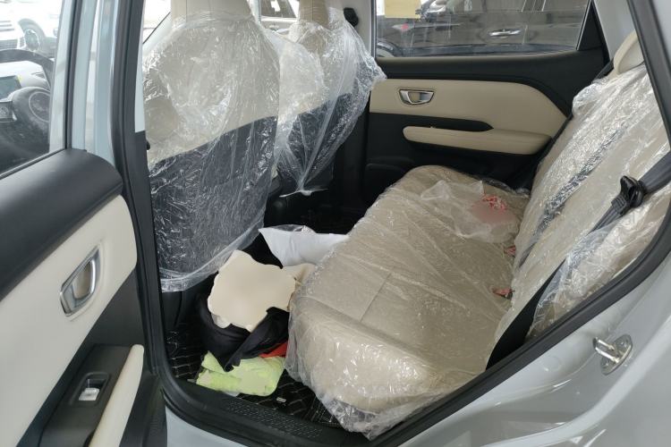 Used Wuling Bingo PLUS 2024 401 km Range 5-Seater Version Left Rear Seat