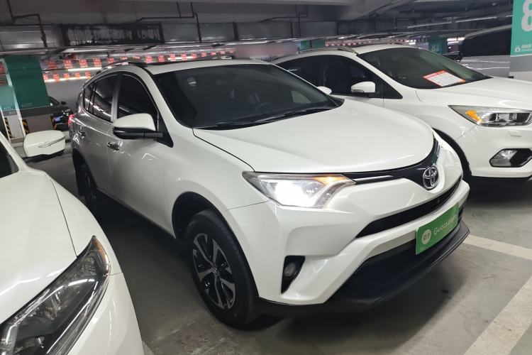 Used Toyota RAV4 2016 2.0L CVT Two-Wheel Drive Fashion Edition China V Standard Exterior 1