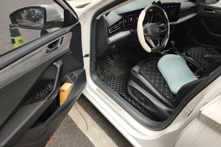 Used Volkswagen Sagitar 2023 300TSI DSG Excellence Edition Driver Seat