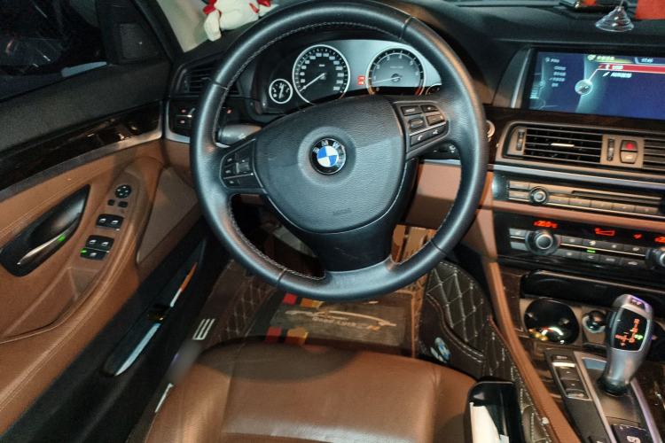 Used BMW 5 Series 2013 530Li Leading Model Steering Wheel