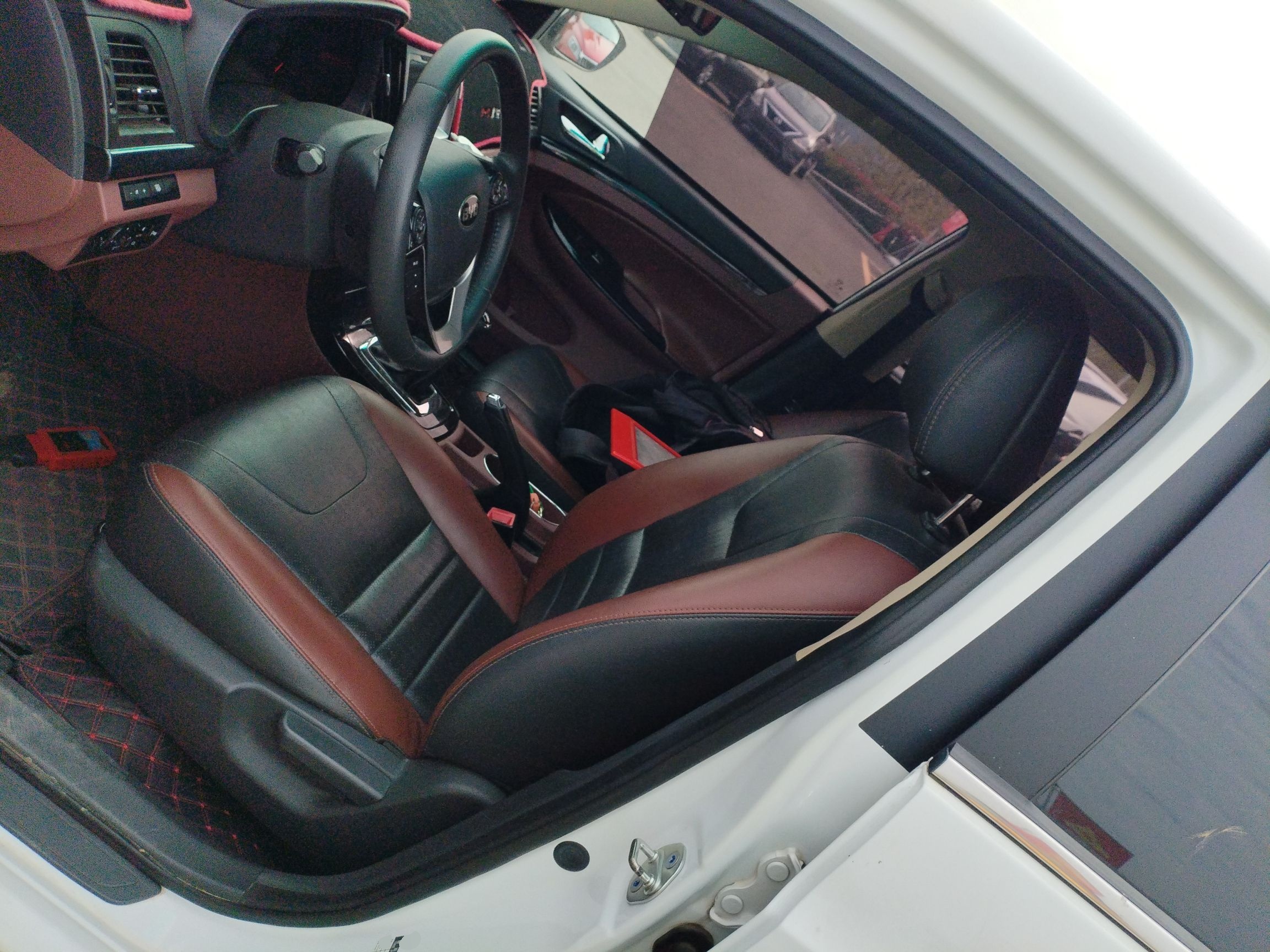 Переднее сиденье в автомобиле