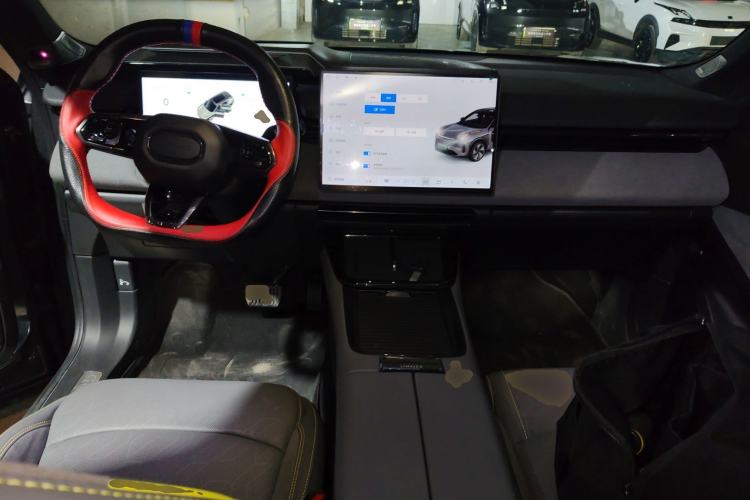 Used Lynk & Co 08 EM-P 2025 120km Long-Range Halo Center Console