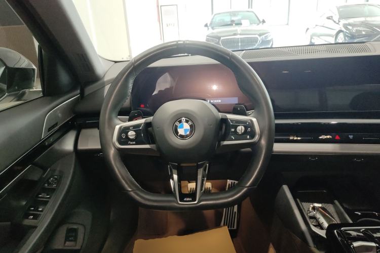 Used BMW 5 Series 2024 525Li M Sport Package Steering Wheel