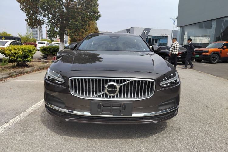 Used Volvo S90 2025 B5 Zhiyuan Luxury Edition Front