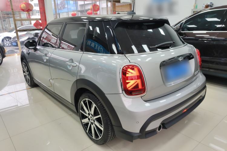 Used MINI MINI 2023 Updated 1.5T COOPER Artist Five-Door Edition
