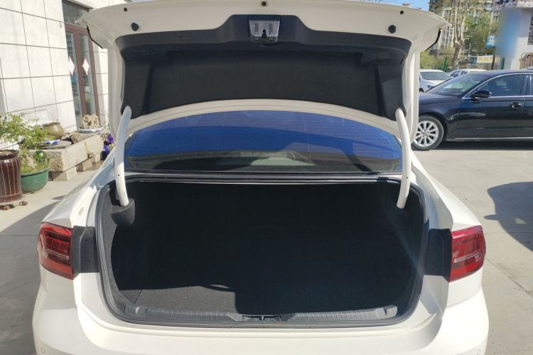 Used Volkswagen Lamando 2019 230TSI DSG Fashion Edition China VI Trunk