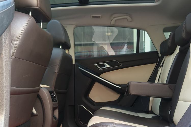 Used JMC Yusheng S330 2016 1.5L GTDi Automatic Two-Wheel Drive Flagship Edition Interior 2