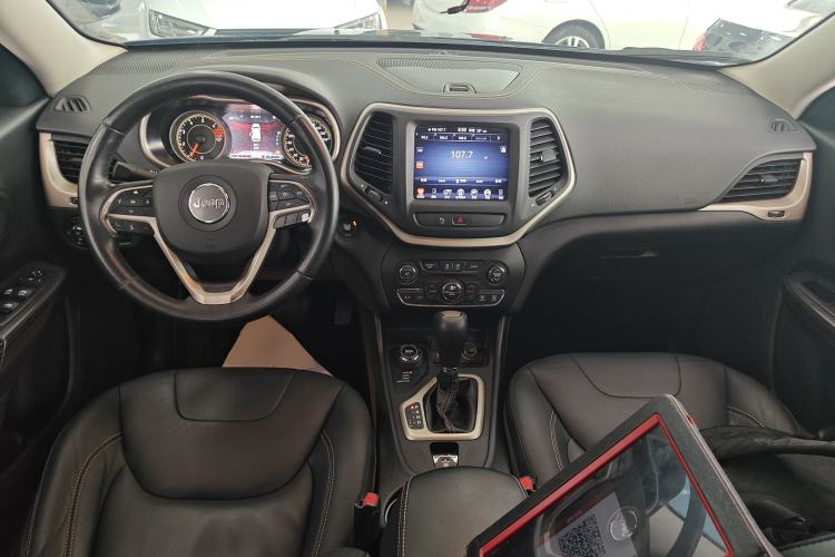 Used Jeep Cherokee 2016 2.4L Professional Smart Version