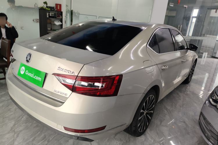 Used Skoda Superb 2016 TSI330 DSG Smart Drive Edition Rear Right 45 Deg