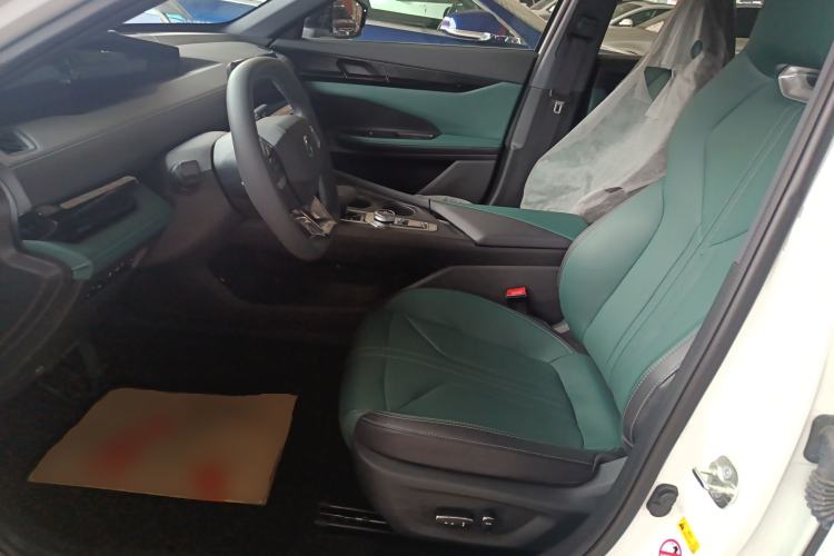 Used CHANGAN UNI-V iDD 2024 Blue Whale Smart Electric iDD 136km ZhiKu Model