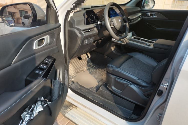 Used CHANGAN Hunter 2024 Warrior Edition Luxury Model Dual-Motor All-Wheel Drive Standard Box