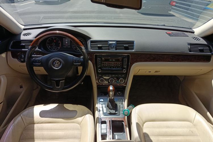 Used Volkswagen Passat 2013 2.0 TSI DSG Ultimate Edition Center Console