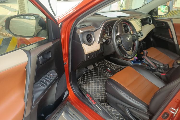 Used Toyota RAV4 2013 2.0L CVT Two-Wheel Drive Urban Edition
