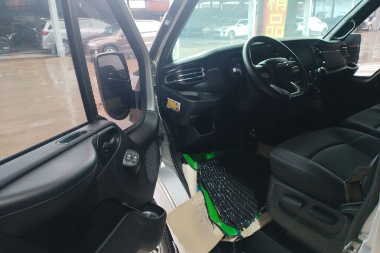 Used JMC Fushun 2022 2.0T Manual Multi-Function Passenger Vehicle Short Wheelbase Mid-Height Roof 6-Seater