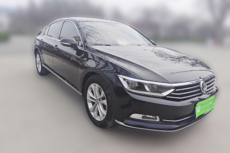 Used Volkswagen Magotan 2017 330TSI DSG Luxury Model Front Right 45 Deg