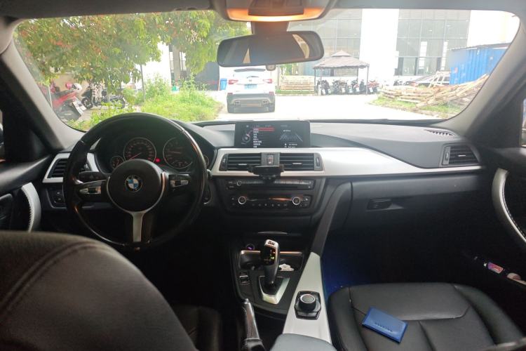 Used BMW 3 Series 2013 320i Sport Edition Center Console