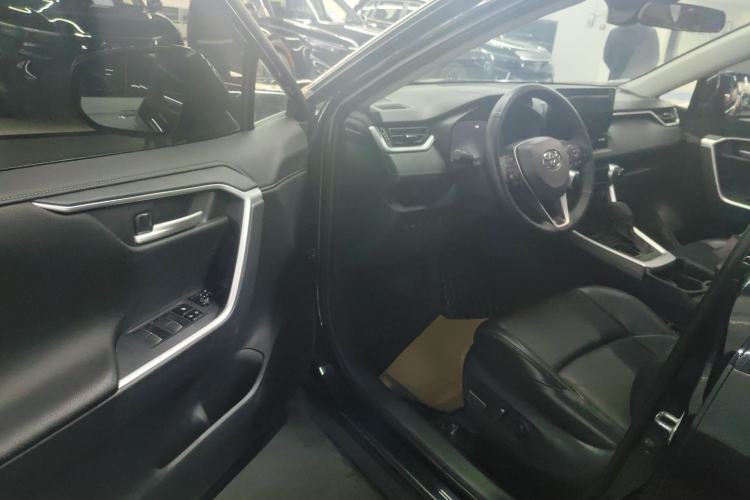 Used Toyota Wildlander 2023 2.0L CVT Two-Wheel Drive Luxury PLUS Edition
