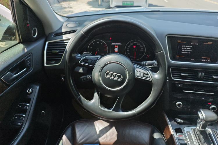 Used Audi Q5 2016 40 TFSI Comfort Model Steering Wheel