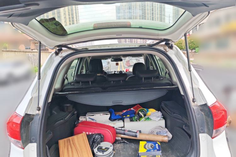 Used Haval H6 2013 Upgraded Model 2.4L Automatic Two-Wheel Drive Elite Version Trunk