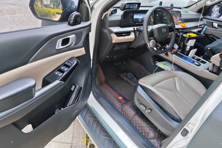 Used CHANGAN Hunter 2024 Knight Edition Flagship Model Dual-Motor All-Wheel Drive Standard Box
