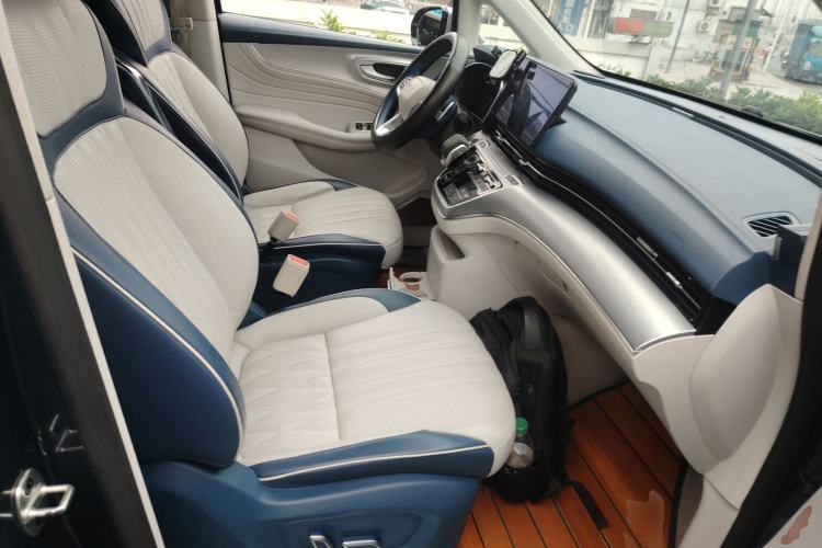 Used Roewe iMAX8 2021 400TGI Supreme Series Prestige Edition
