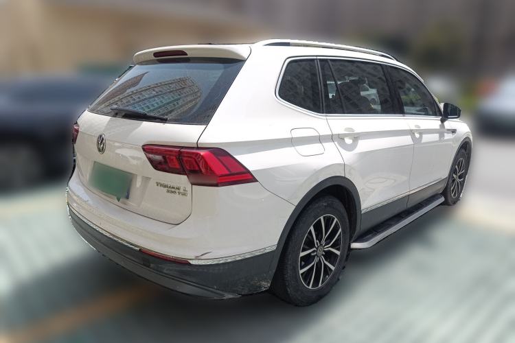 Used Volkswagen Tiguan L 2017 330TSI Automatic Two-Wheel Drive Luxury Edition Rear Right 45 Deg