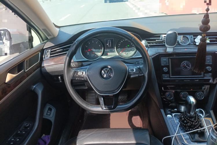 Used Volkswagen Magotan 2019 330TSI DSG Leading Model China VI Standard Steering Wheel