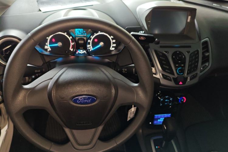 Used Ford Fiesta 2013 Hatchback 1.5L Automatic Fashion Edition Center Console