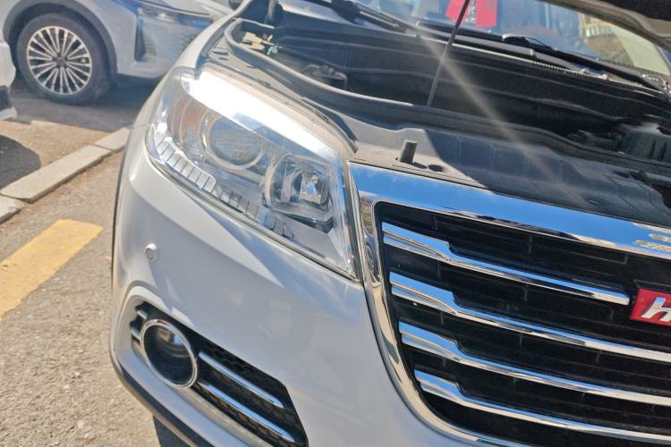 Used Haval H6 2015 Sport Edition 1.5T Automatic Two-Wheel Drive Luxury Model Right Front Headlight