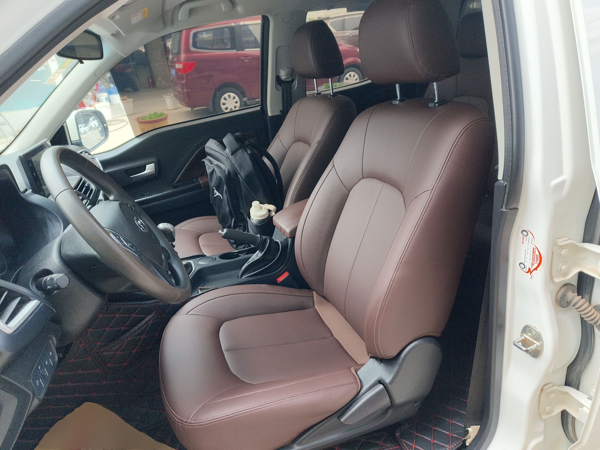 Переднее сиденье в автомобиле