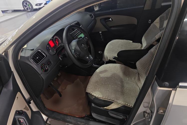 Used Volkswagen Polo 2012 1.6L Cross Polo MT