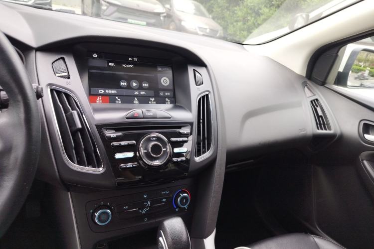 Used Ford Focus 2017 Hatchback 1.6L Automatic Comfort Plus SmartDrive Edition Center Console