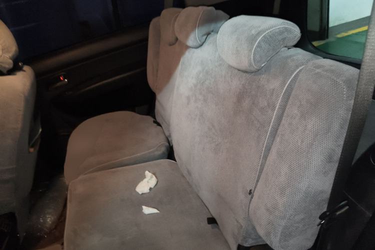 Used Kia Carens 2011 2.0L 7-Seater Automatic Standard Edition
