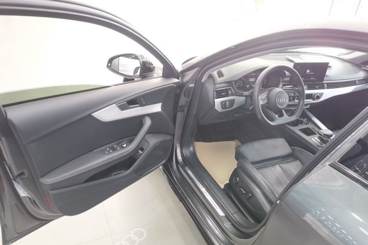 Used Audi A4L 2022 40 TFSI Luxury Dynamic Model
