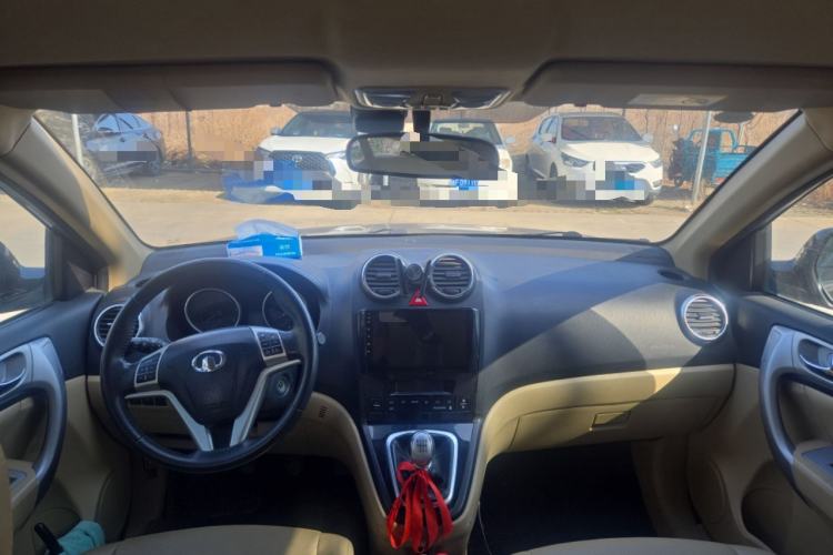 Used Haval H6 2011 Green Silence 2.0T Manual Two-Wheel Drive Urban Model